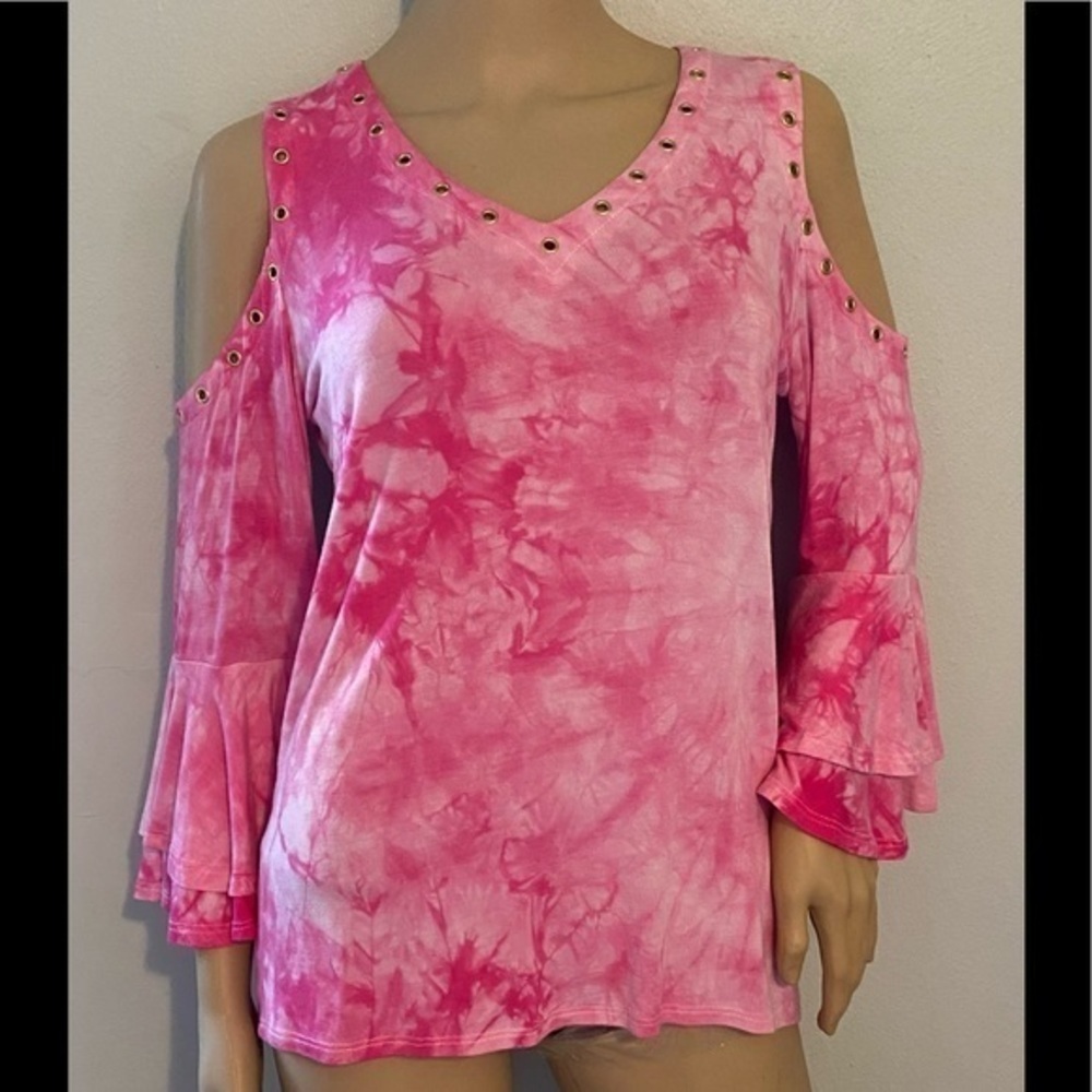 Monroe& Main pink cold shoulder top size S